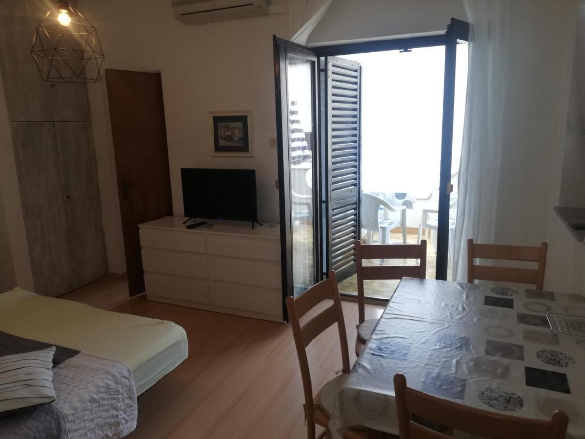 Iva/Sepac 1 Apartment Krk Town Bagian luar foto