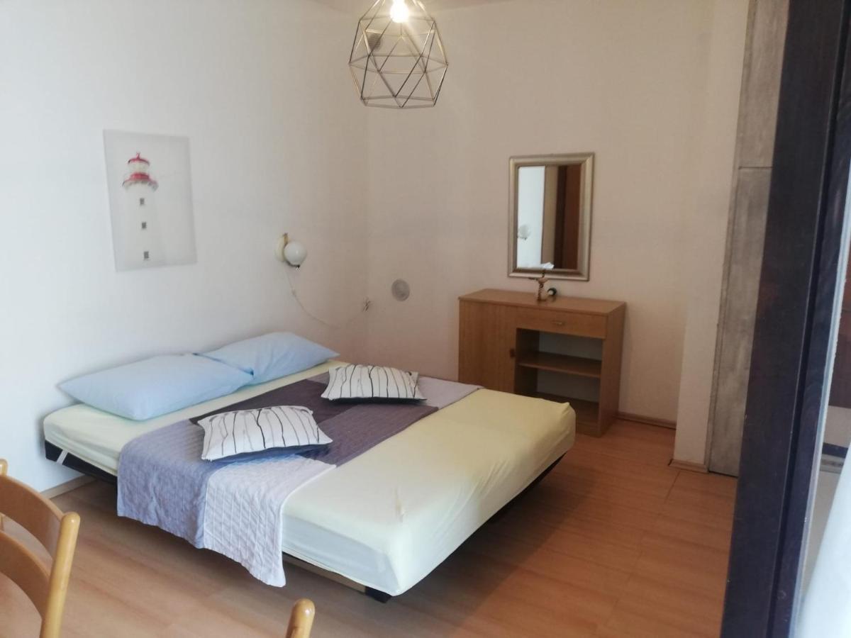 Iva/Sepac 1 Apartment Krk Town Bagian luar foto
