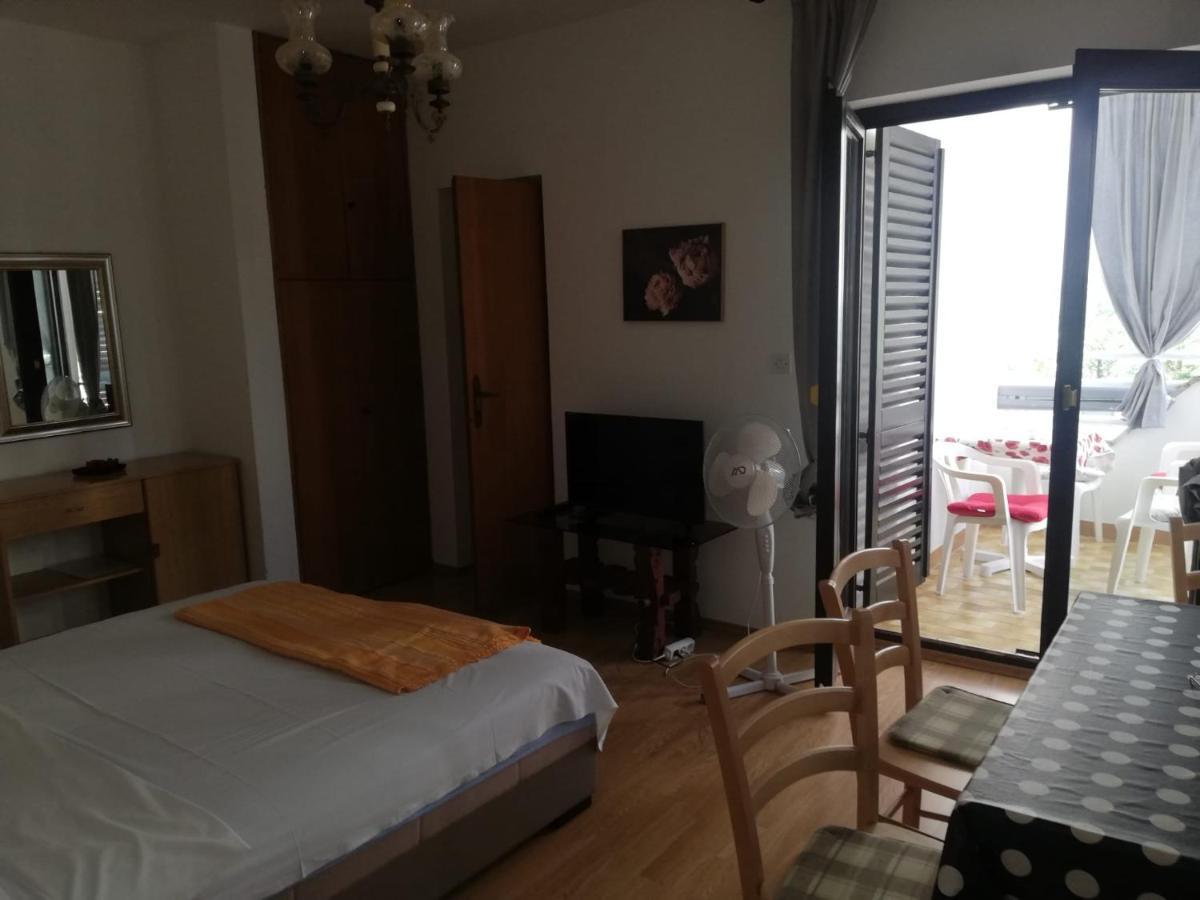 Iva/Sepac 1 Apartment Krk Town Bagian luar foto
